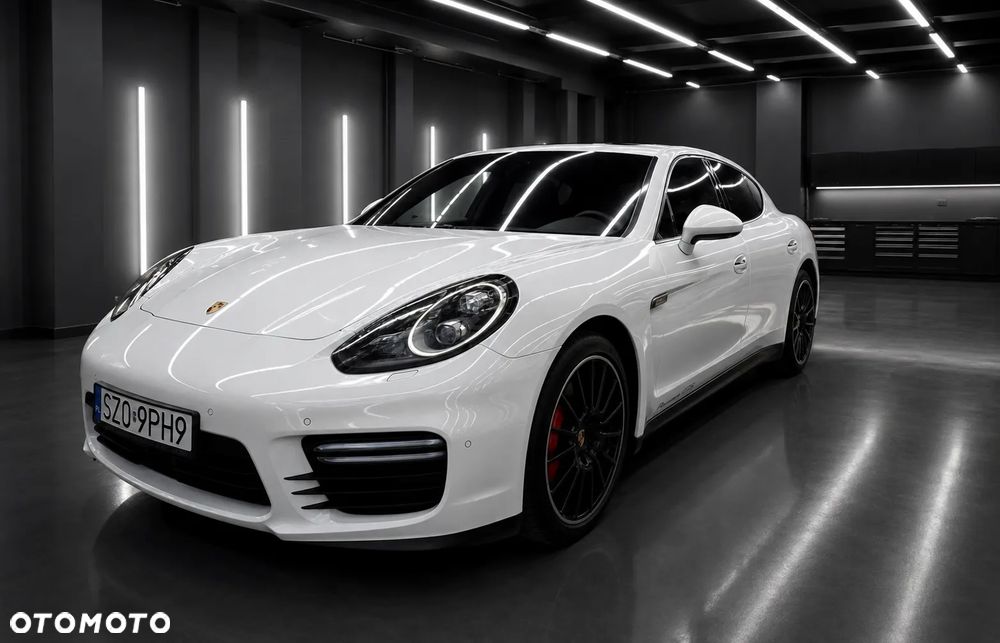 Porsche Panamera GTS PDK - 8