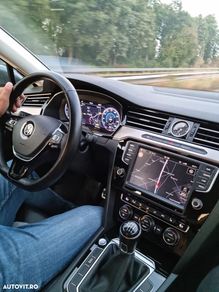 Volkswagen Passat 2.0 TDI Highline - 9