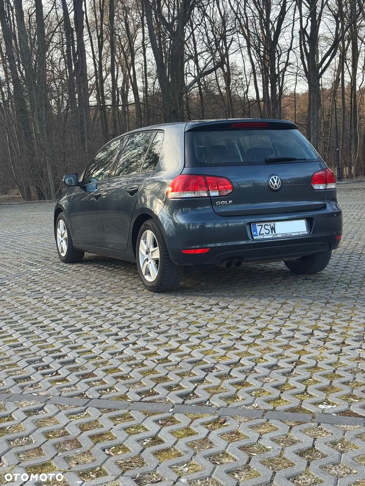 Volkswagen Golf - 6