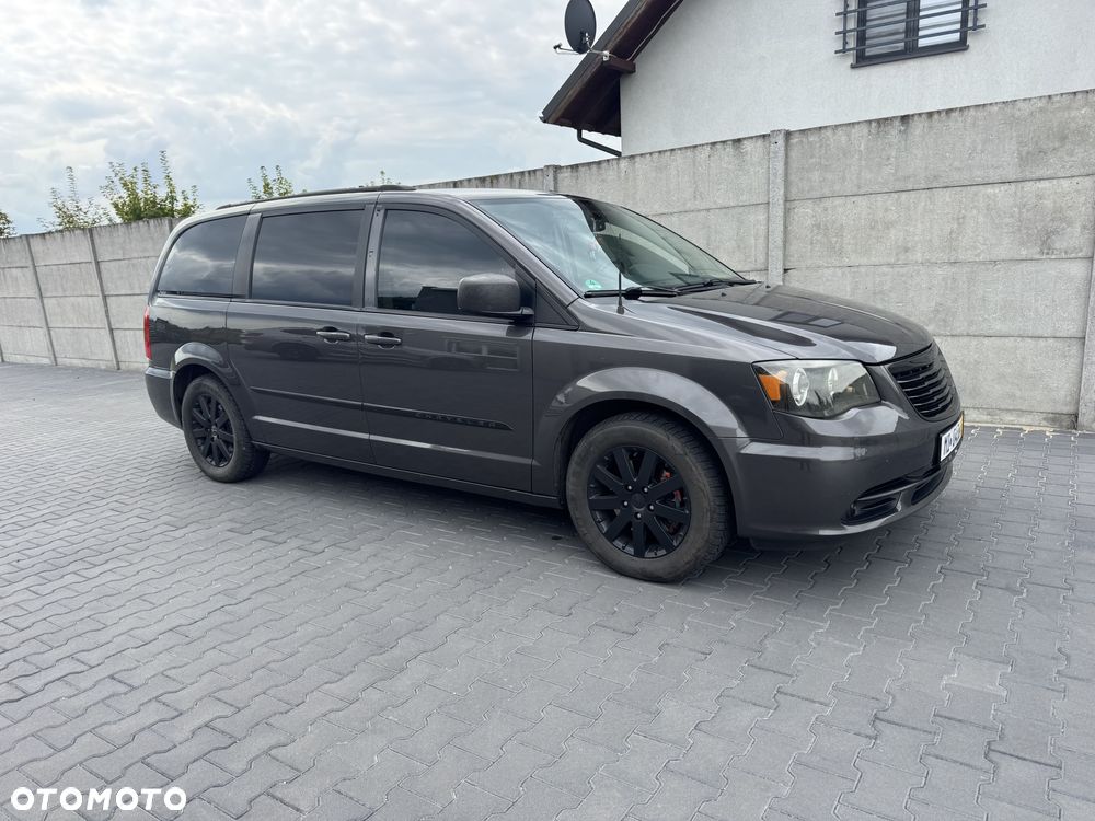 Chrysler Town & Country - 1