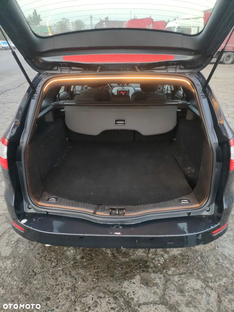 Ford Mondeo 1.8 TDCi Trend - 12