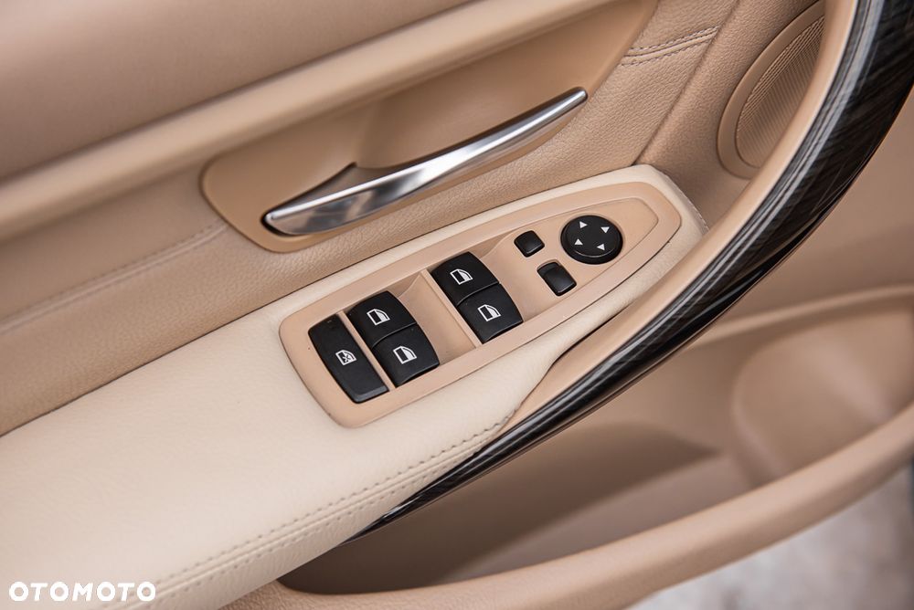 BMW Seria 3 320d Luxury Line - 22
