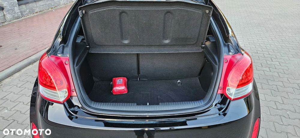 Hyundai Veloster 1.6 Premium - 28