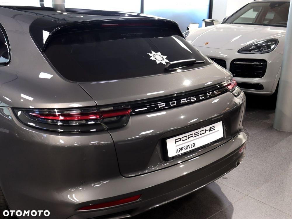 Porsche Panamera 4 E-Hybrid - 36