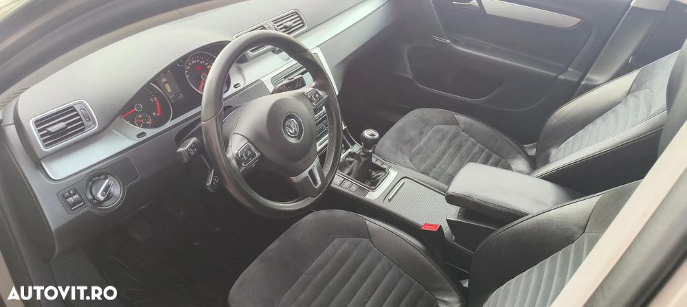 Volkswagen Passat 2.0 TDI DPF Highline - 8