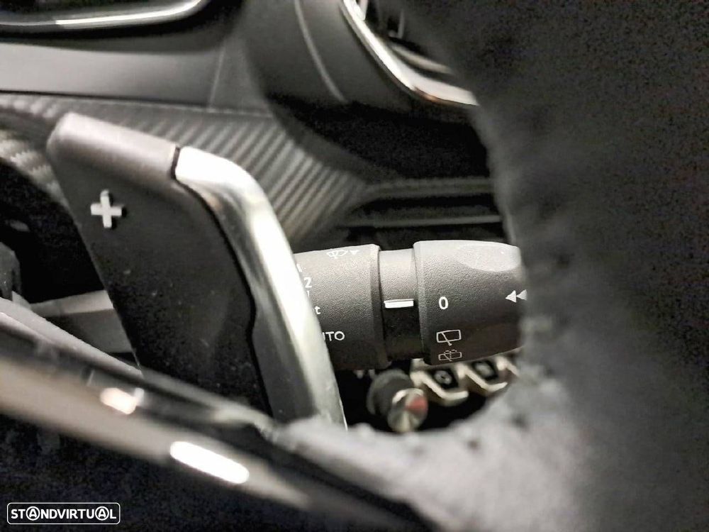 Peugeot 2008 1.2 Hybrid Allure e-DCS6 - 15