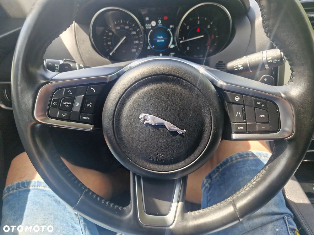 Jaguar F-Pace 2.0 i4D AWD Pure - 16