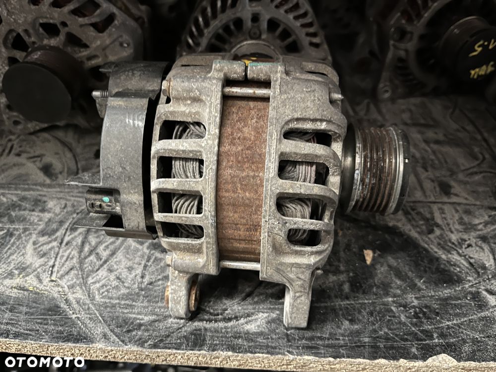 Alternator 1.5 DCI Renault Clio IV Captur 231008918R - 3