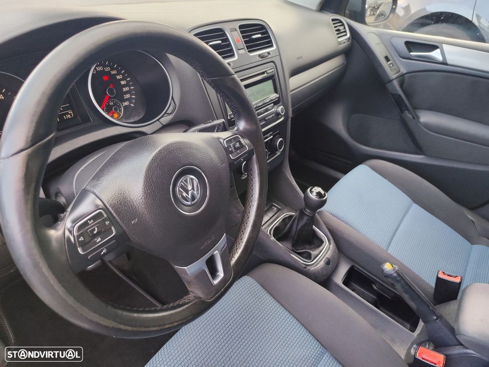 VW Golf 1.6 TDi Trendline BlueMotion - 24