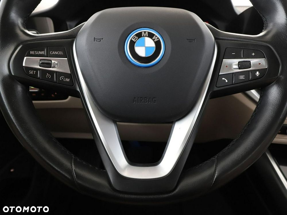 BMW Seria 3 320e PHEV M Sport - 23