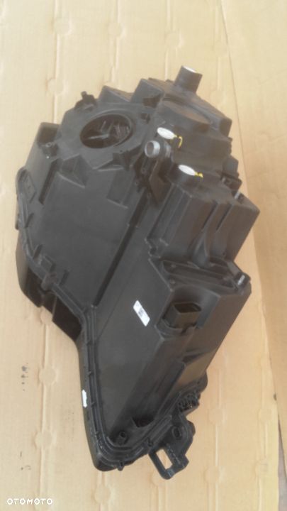 SKODA KAROQ lampy przód fullled - 10