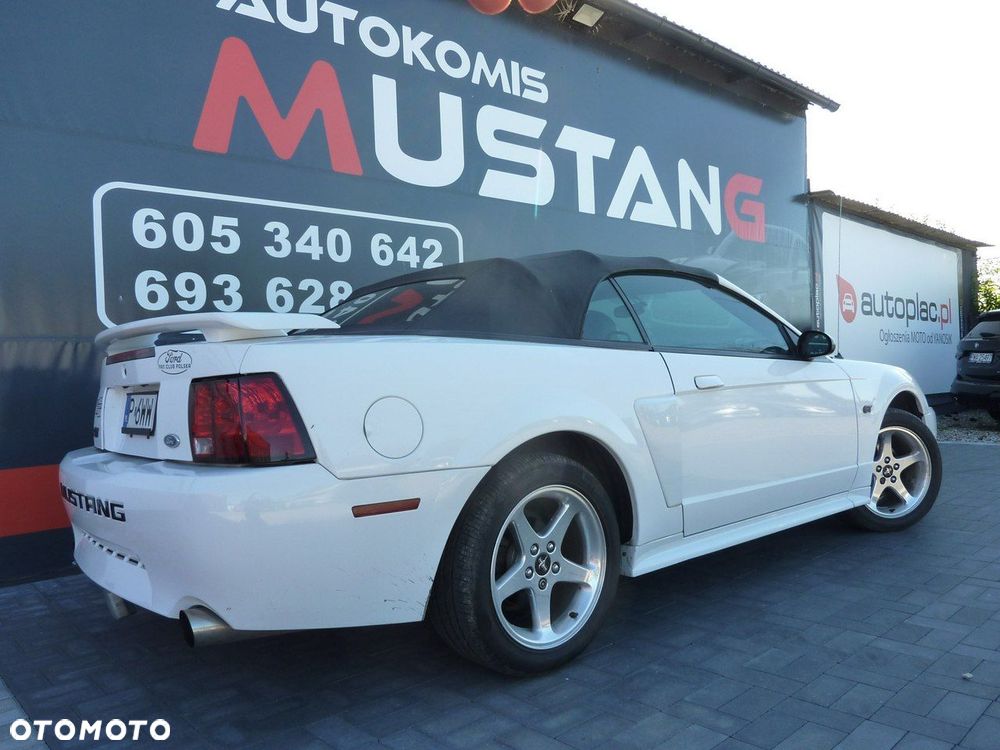 Ford Mustang - 4