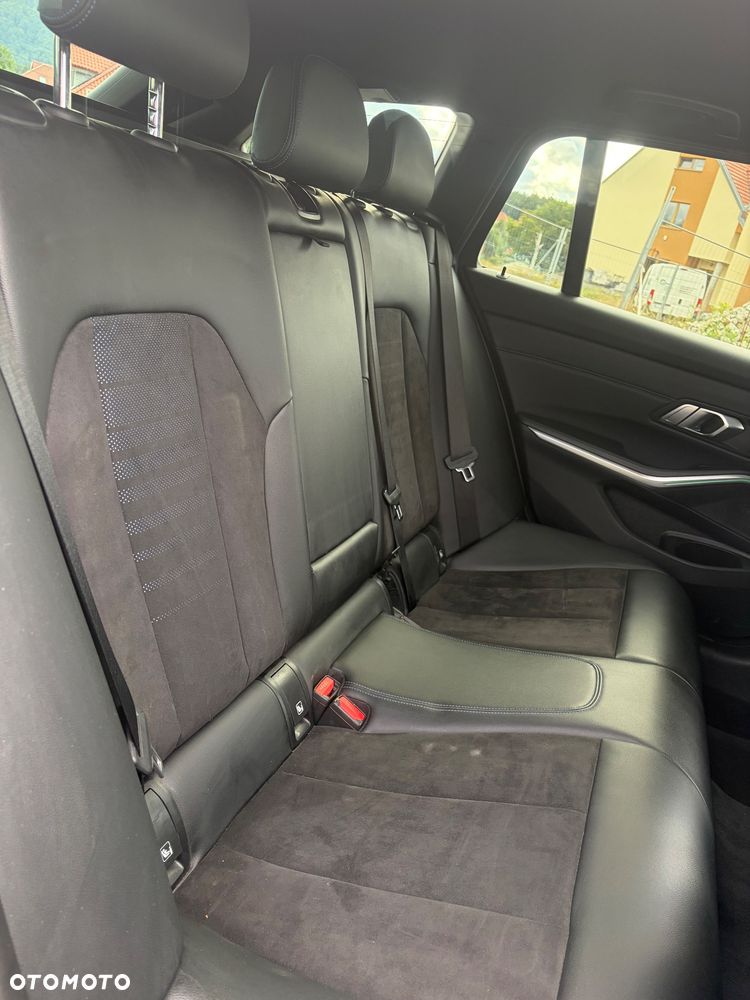 BMW Seria 3 320d xDrive Edition M Sport Shadow - 15