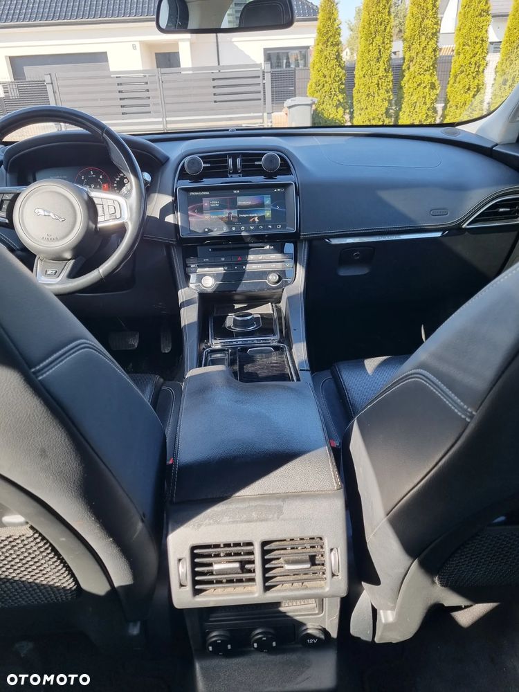 Jaguar F-Pace 2018 photo 4