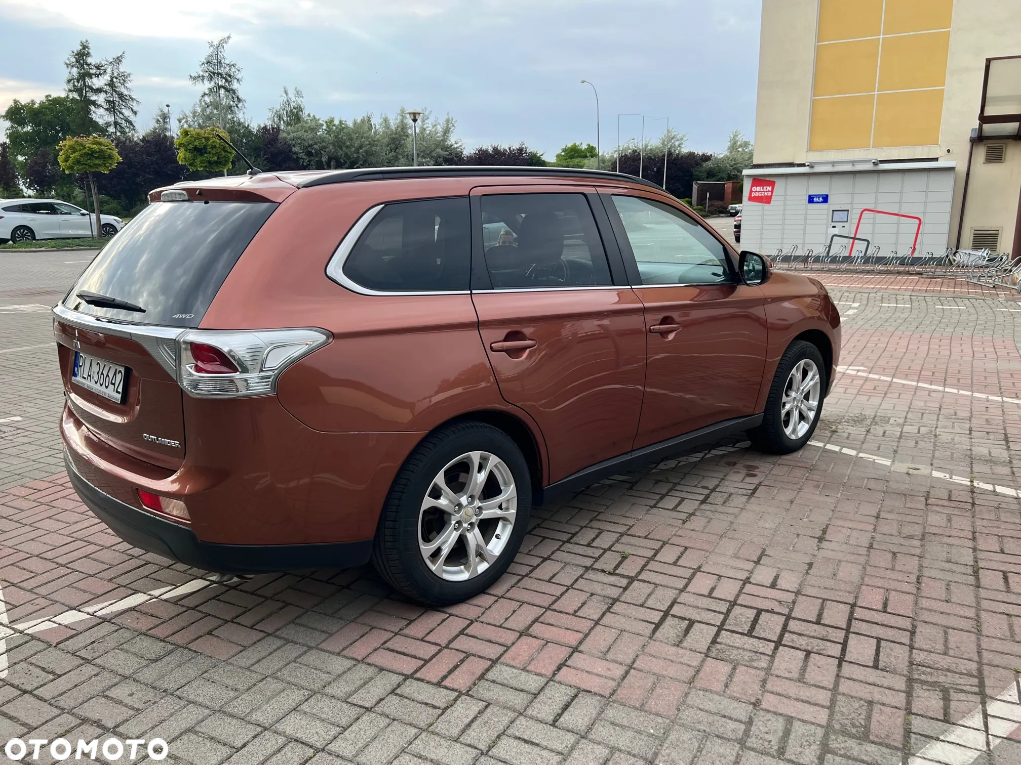 Mitsubishi Outlander 2.0 Intense + - 10