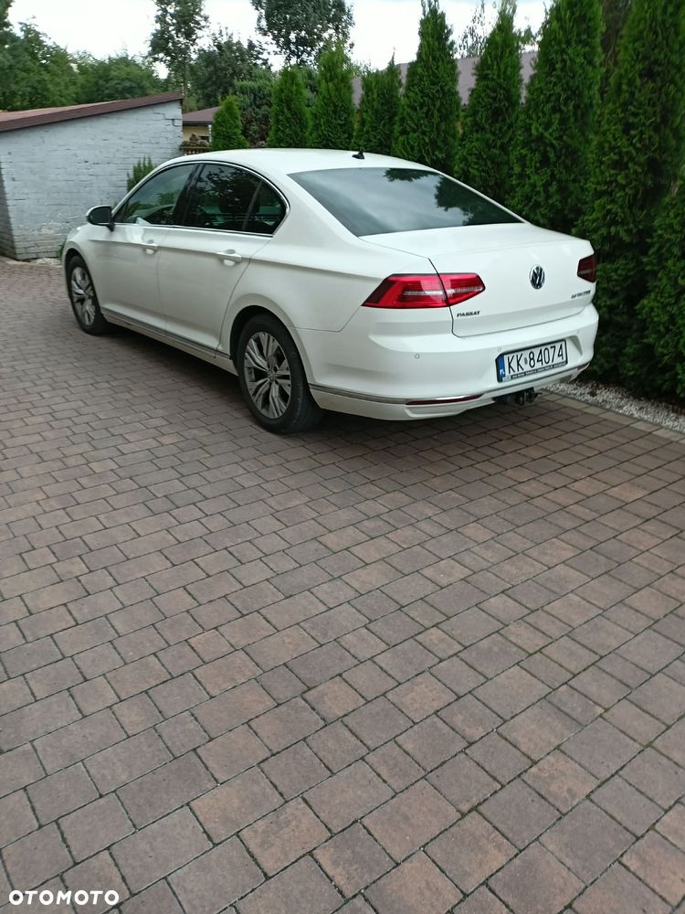 Volkswagen Passat - 2