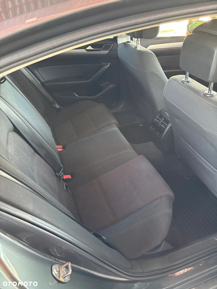 Volkswagen Passat 2.0 TDI BMT Comfortline DSG - 10
