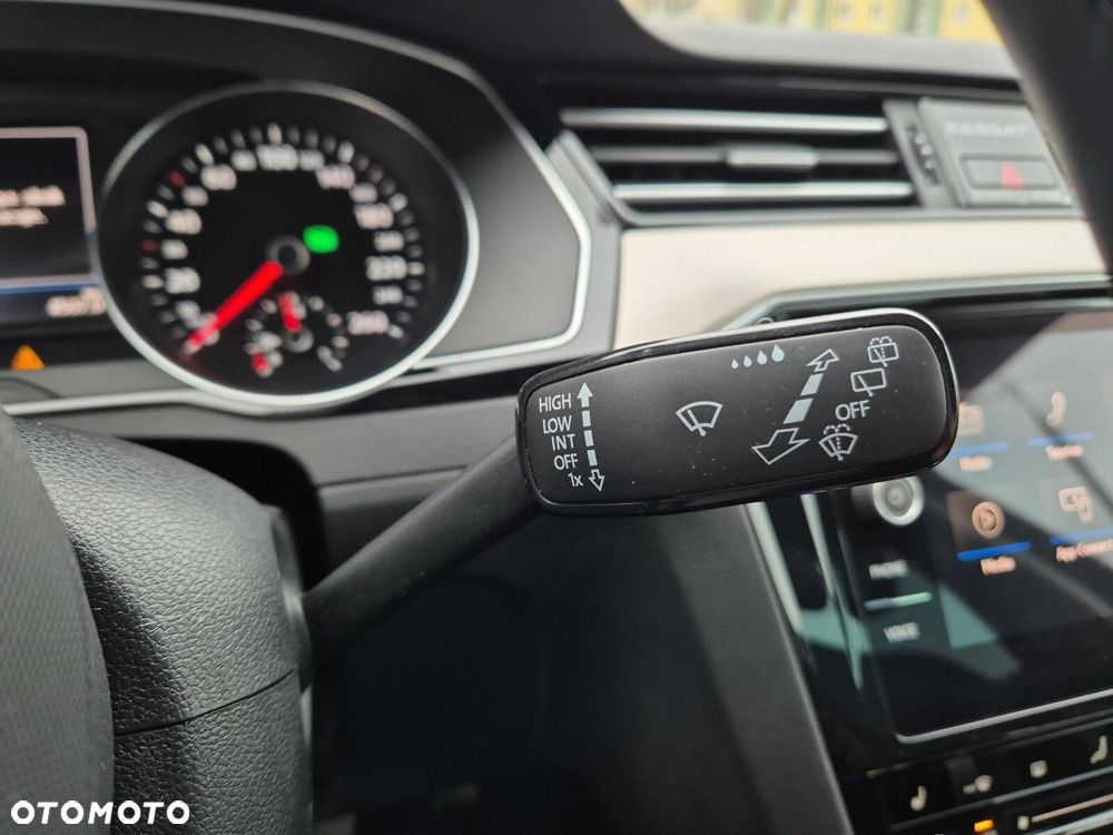 Volkswagen Passat - 24