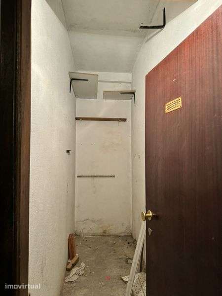 Pequena loja/escritório para arrendamento no Centro de Sacavém - 7m2 - Grande imagem: 3/6