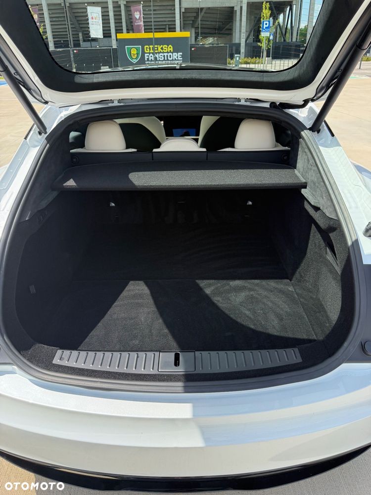 Tesla Model S - 11