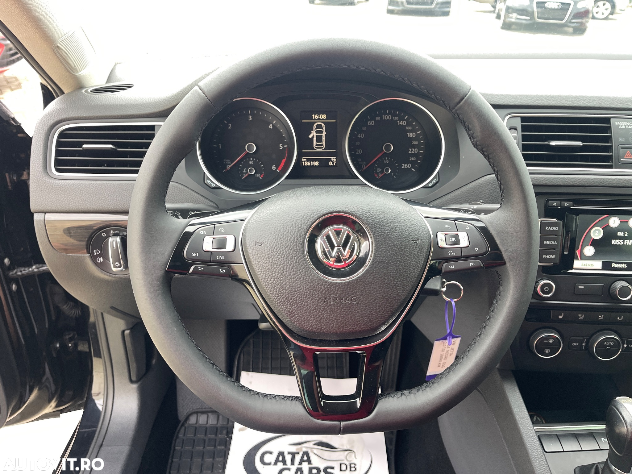 Volkswagen Jetta - 36