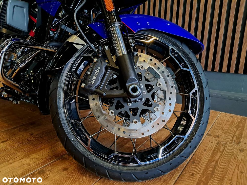 Harley-Davidson Touring Road Glide - 2