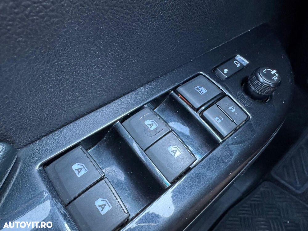 Toyota Hilux - 22