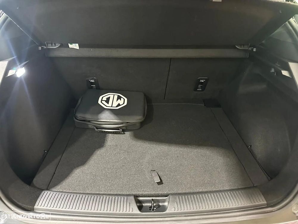 MG MG4 64 kWh Luxury - 47