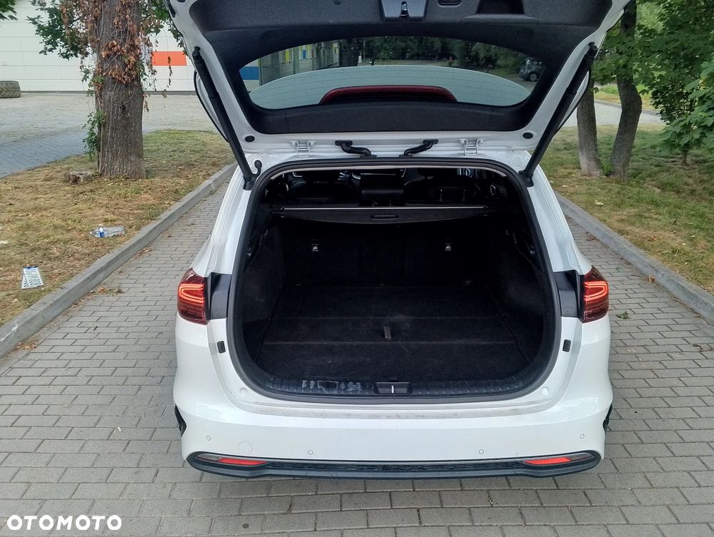 Kia Ceed 1.6 CRDi (48V Mild-Hybrid) DCT7 GT Line - 30