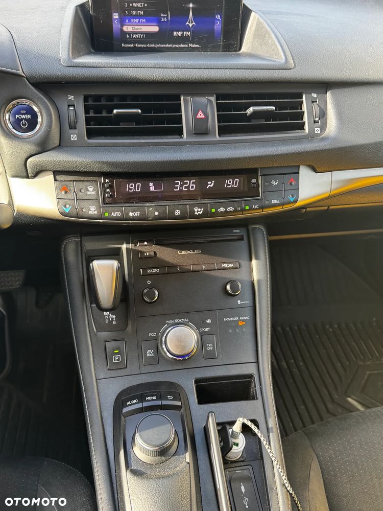 Lexus CT - 8