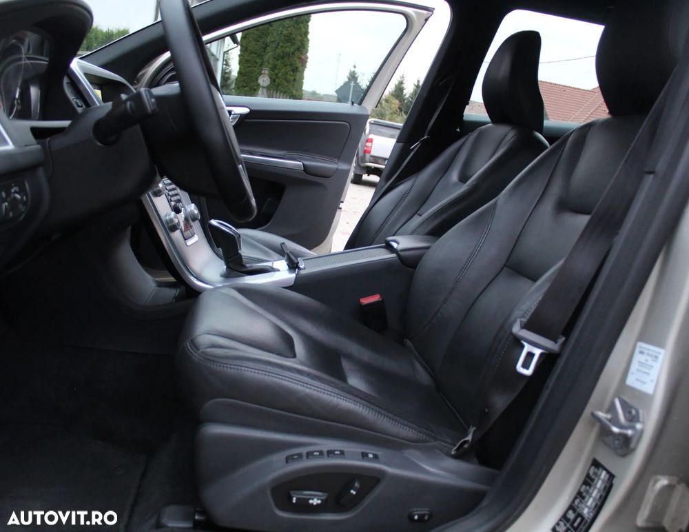 Volvo XC 60 D5 AWD Geartronic Summum - 16
