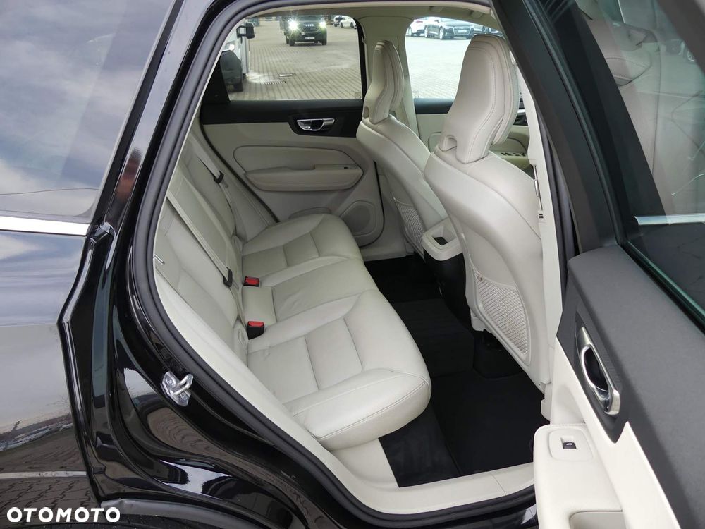 Volvo XC 60 D5 SCR AWD Inscription - 10