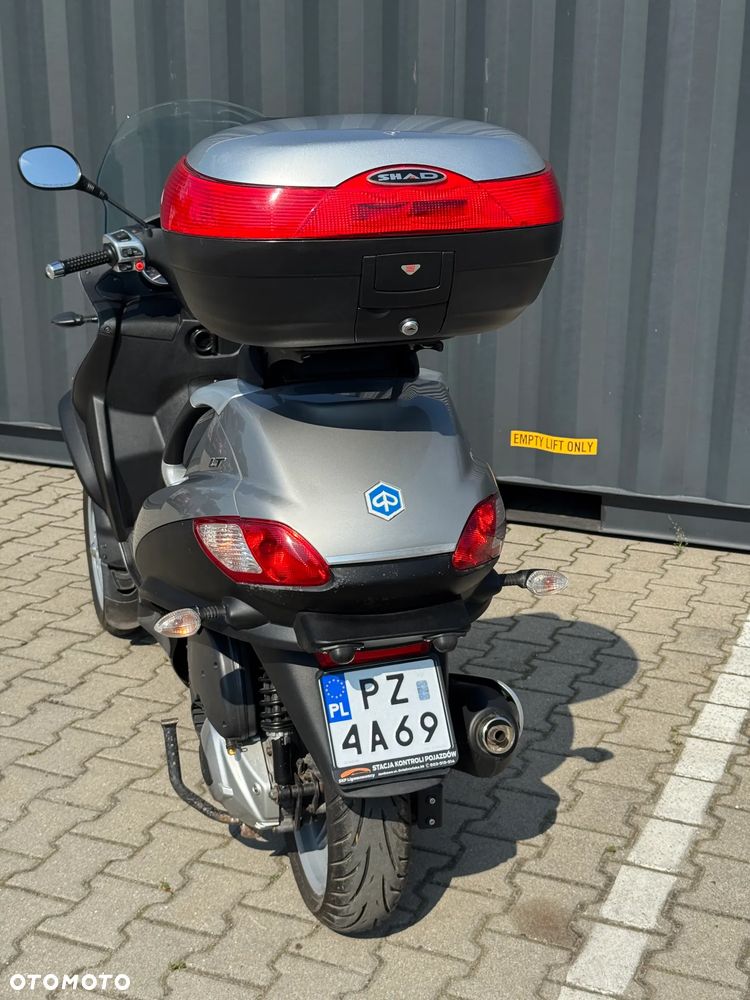 Piaggio MP-3 - 4