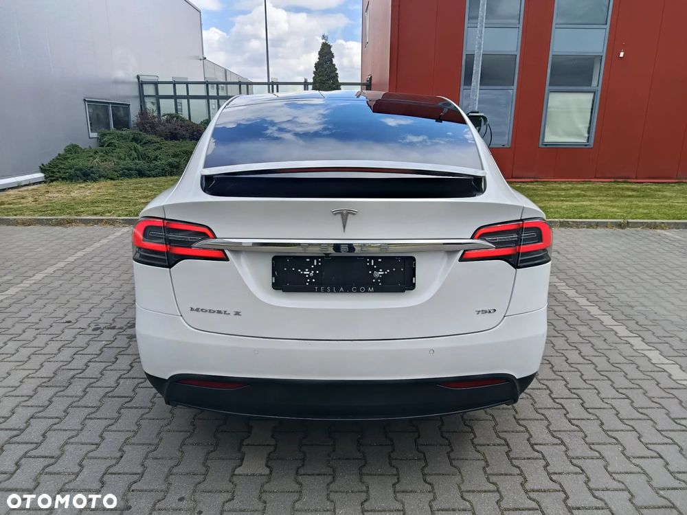 Tesla Model X 75 D - 8