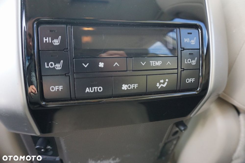 Toyota Land Cruiser - 22