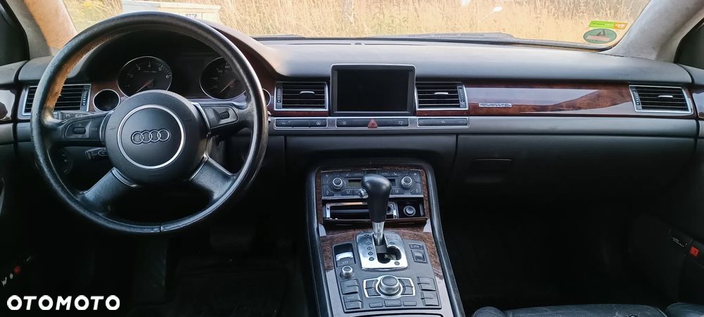 Audi A8 4.2 L Quattro - 11