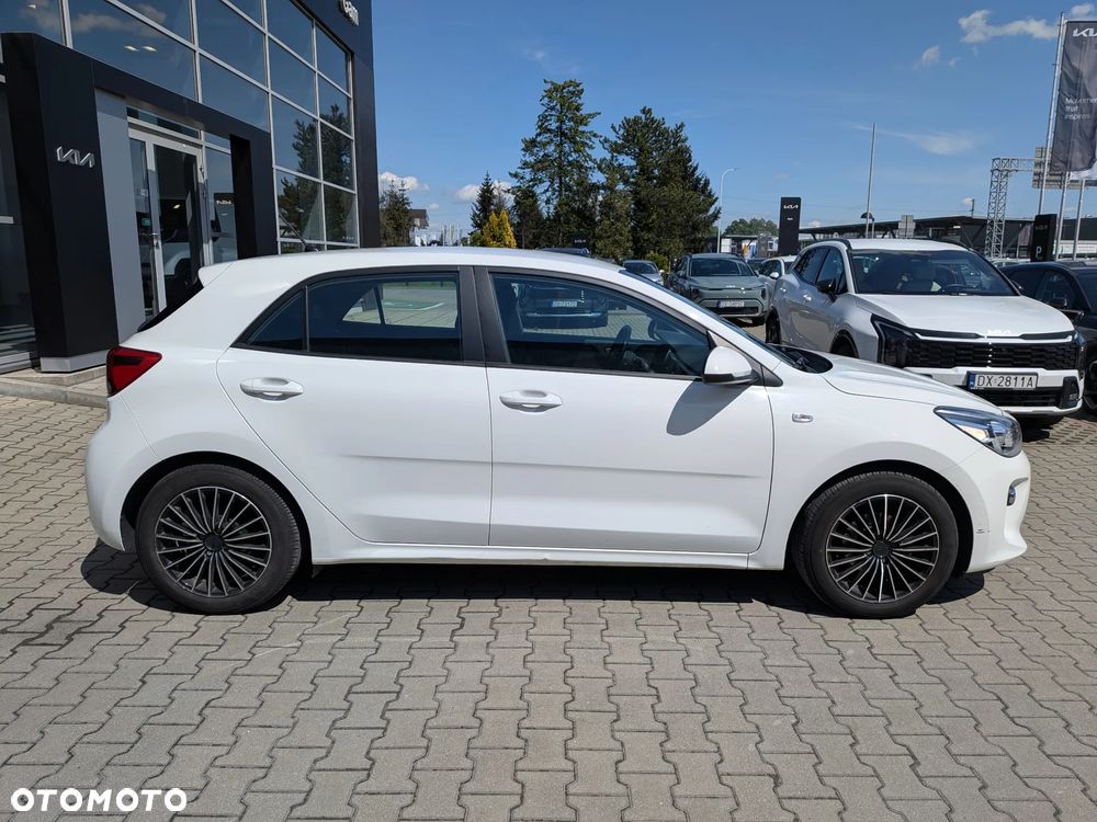 Kia Rio 1.4 L - 6