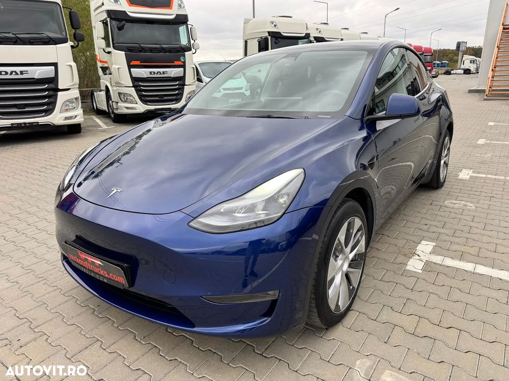 Tesla Model Y - 1