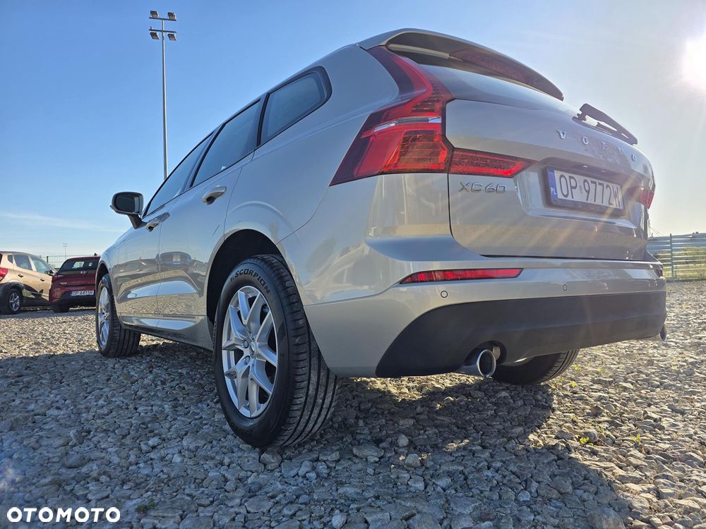 Volvo XC 60 B4 D Momentum - 8