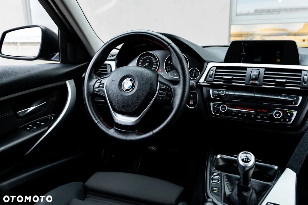 BMW Seria 3 320d DPF Edition Sport - 9