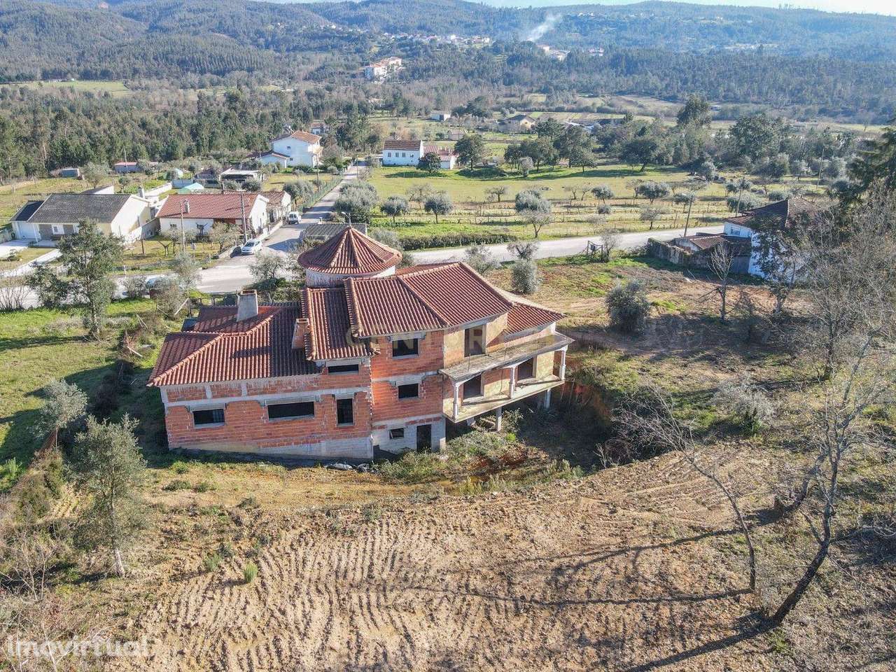 Terreno c/ Moradia em Cosntrução - Grande imagem: 3/37