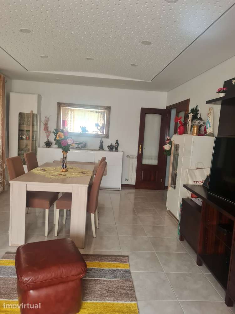 Apartamento T3 com terraço e garagem box em Valongo - Grande imagem: 3/27