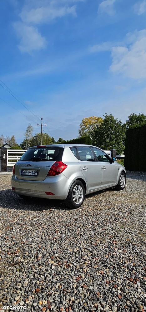 Kia Ceed 1.6 CRDi Dream-Team Edition - 4