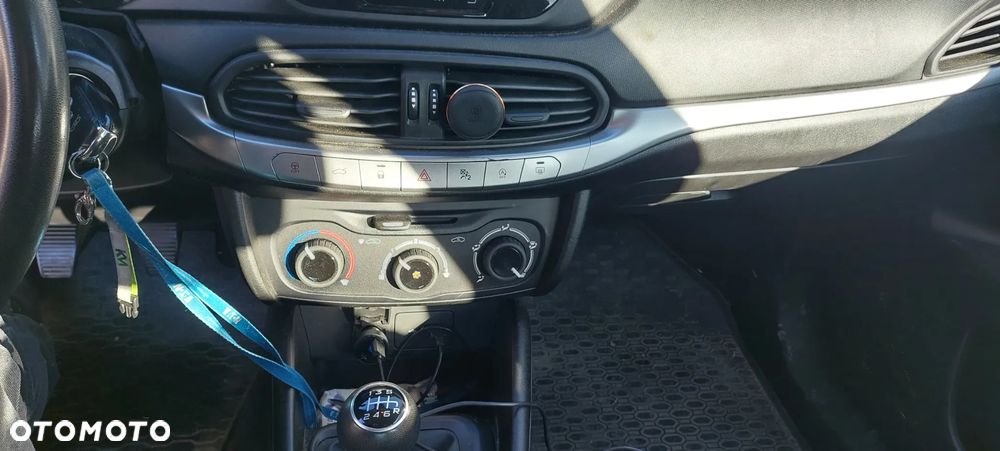 Fiat Tipo - 12