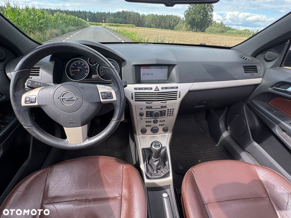 Opel Astra 2.0 T Cosmo - 10