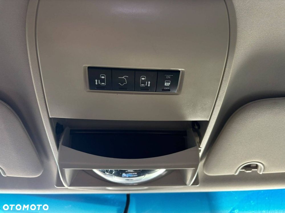 Chrysler Town & Country - 20