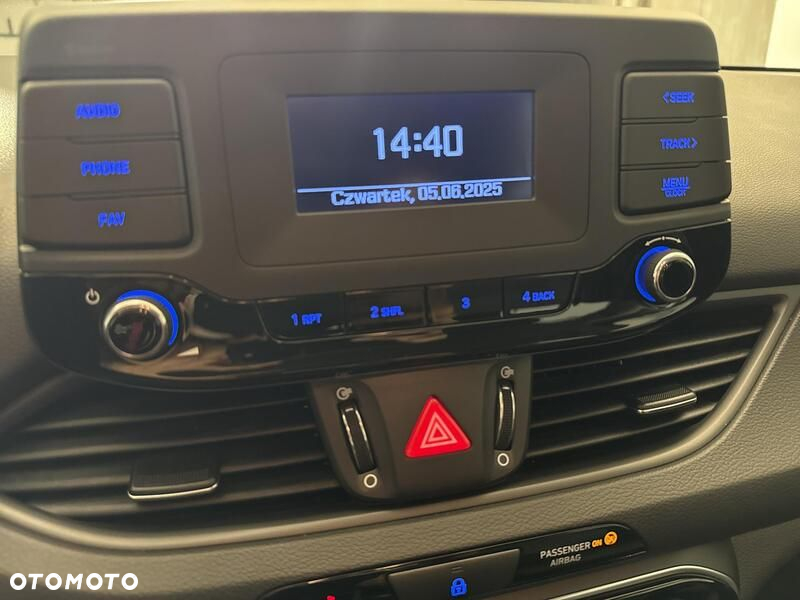 Hyundai i30 1.5 DPI Classic + - 15