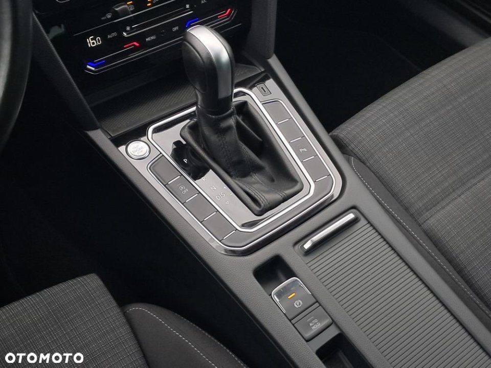Volkswagen Passat - 34