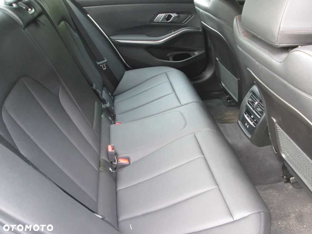 BMW Seria 3 - 22