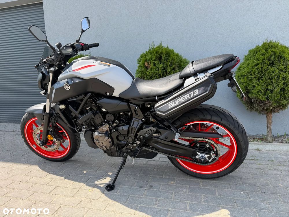 Yamaha MT - 8